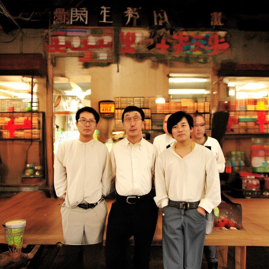 劳动合同约定离职扣留证件是否合法？ | 法律解析与实务探讨